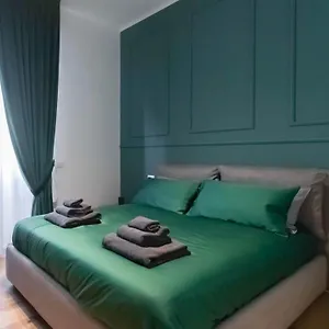  Apartment Cavour 82 Italy